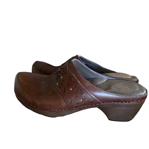 DANSKO Women's Clogs Sz 38 SHYANNE Brown Slip On Cut Out Stud Design Mules Shoes - Picture 2 of 5